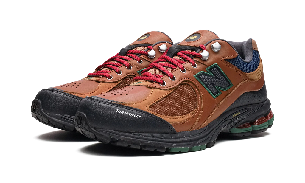 2002R "The Hiker" M2002RWM